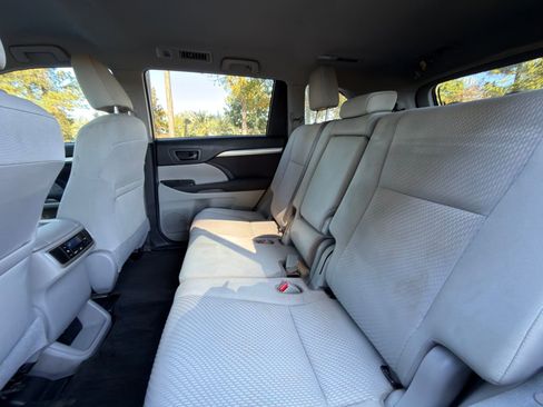 Used 2018 Toyota Highlander LE image 13