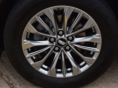 Used 2024 Cadillac XT4 Premium Luxury image 12