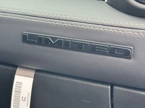 New 2026 RAM 2500 Limited AWD/4WD image 32