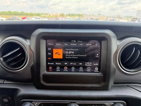 Used 2022 Jeep Gladiator Sport AWD/4WD image 12
