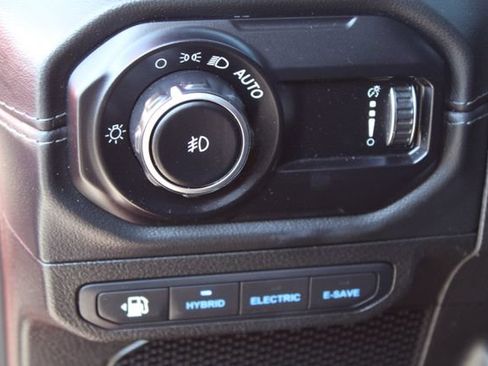 Used 2024 Jeep Wrangler Unlimited Sahara AWD/4WD image 34