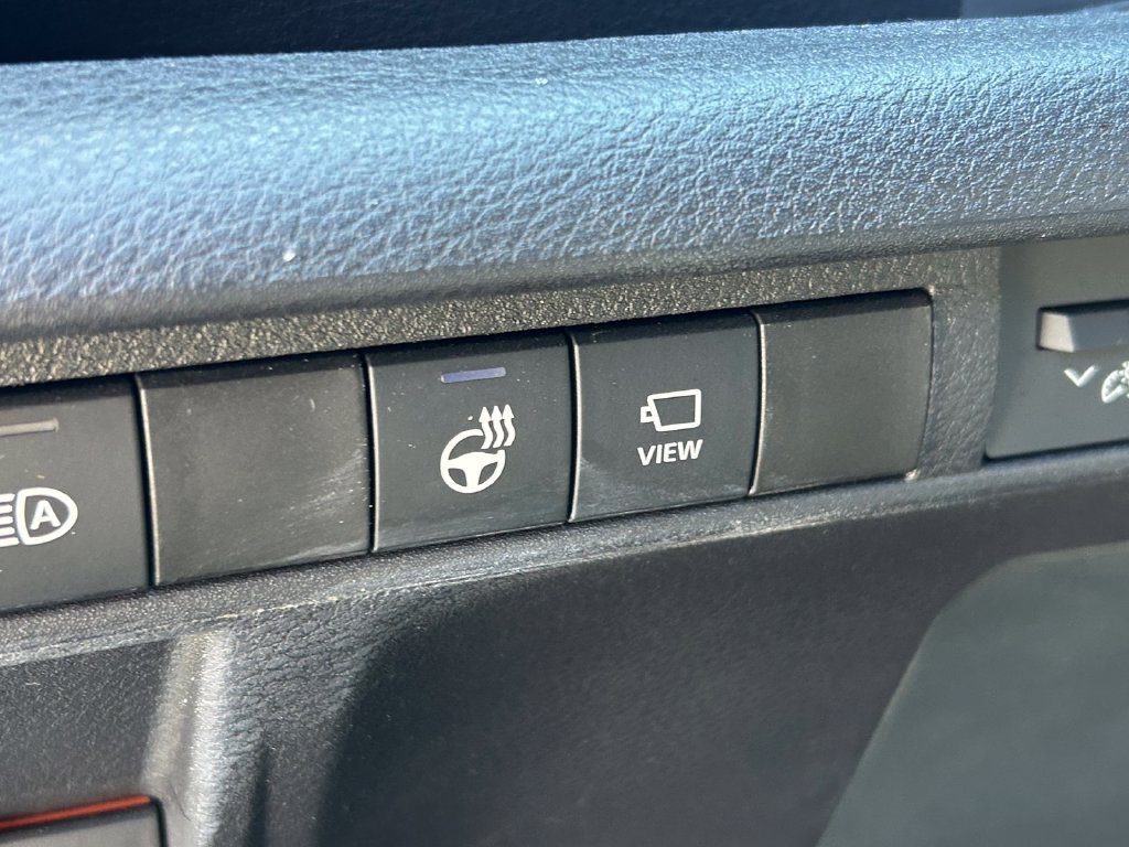 Used 2025 Toyota Sienna Platinum AWD/4WD image 32