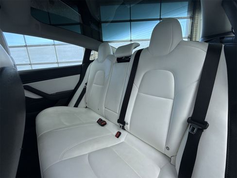 Used 2018 Tesla Model 3 Long Range image 28