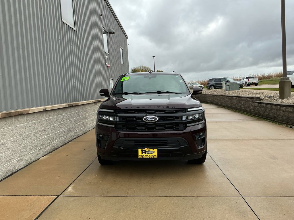 Used 2024 Ford Expedition Limited AWD/4WD image 4