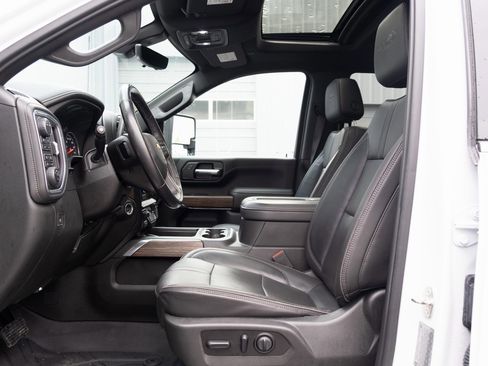 Used 2020 Chevrolet Silverado 3500 High Country w/ Technology Package image 13