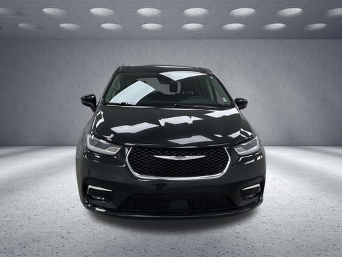 Used 2023 Chrysler Pacifica Touring-L FWD image 8