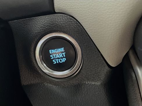 Used 2020 Toyota RAV4 XLE FWD image 23