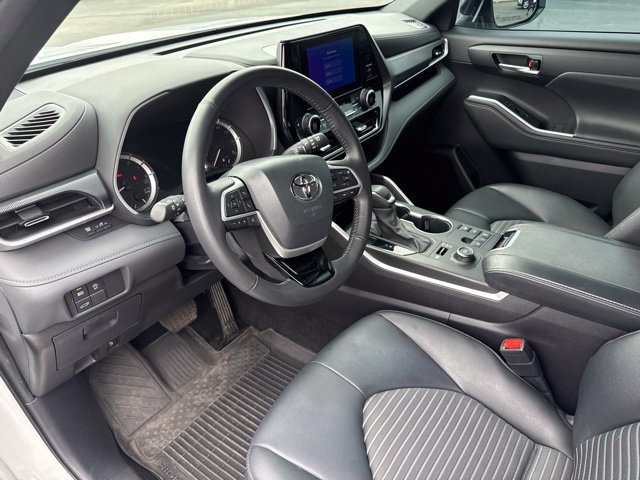 Used 2024 Toyota Highlander XSE AWD/4WD image 24