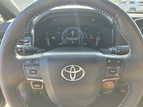 Used 2025 Toyota Camry SE w/ Convenience Package image 21