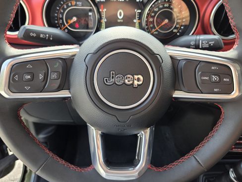 Used 2023 Jeep Gladiator Rubicon AWD/4WD image 37