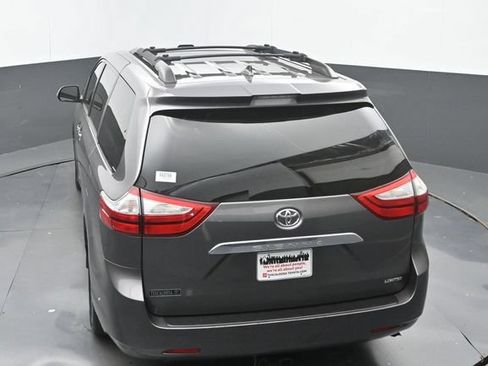 Used 2019 Toyota Sienna Limited FWD image 30