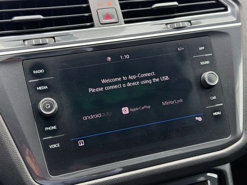 Used 2020 Volkswagen Tiguan SE w/ Panoramic Sunroof Package image 35