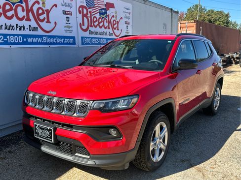 Used 2024 Jeep Compass Latitude image 6
