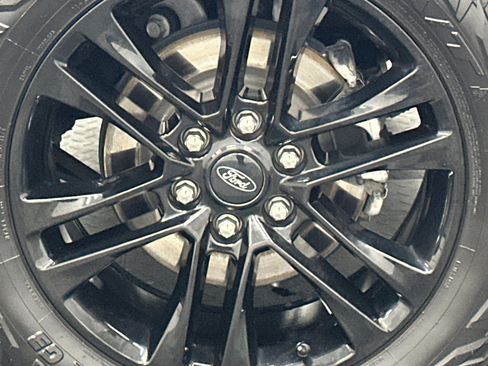 Used 2023 Ford Expedition XLT image 5