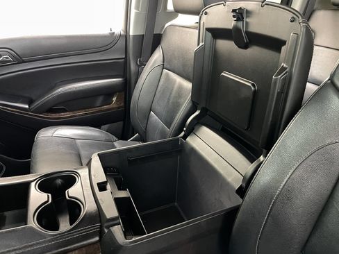 Used 2016 Chevrolet Suburban LT RWD image 33