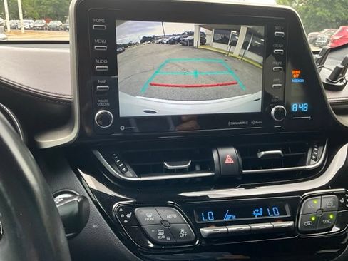 Used 2019 Toyota C-HR Limited FWD image 5