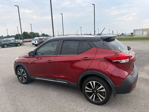 Used 2019 Nissan Kicks SR FWD image 12
