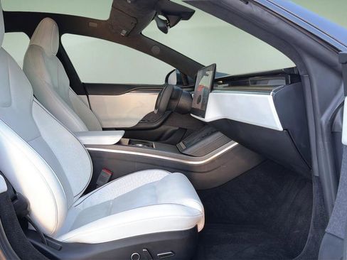Used 2022 Tesla Model S Plaid image 10