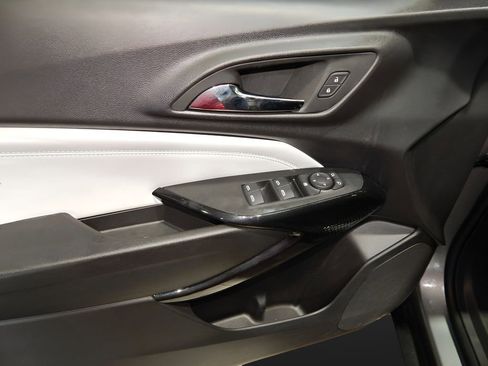 Used 2025 Chevrolet Trax LT w/ LT Convenience Package image 12