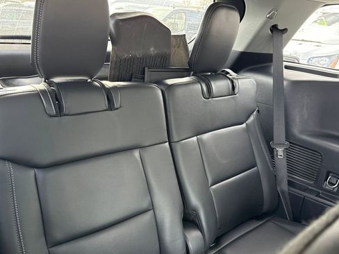 Certified 2022 Ford Explorer XLT w/ Equipment Group 202A image 10