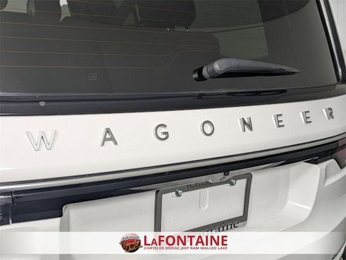 Certified 2024 Jeep Wagoneer Series II w/ Flexible Seating Group image 10