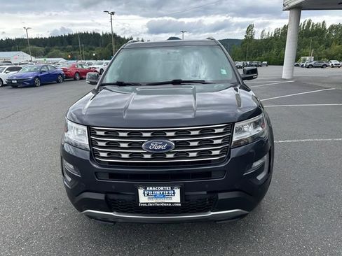 Used 2017 Ford Explorer XLT w/ Equipment Group 202A AWD/4WD image 7
