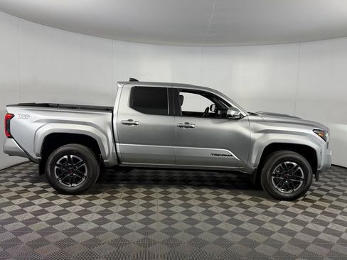 Used 2024 Toyota Tacoma TRD Sport AWD/4WD image 6