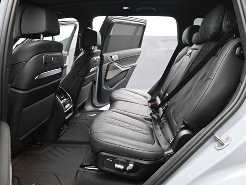 Used 2024 BMW X7 M60i AWD/4WD image 18