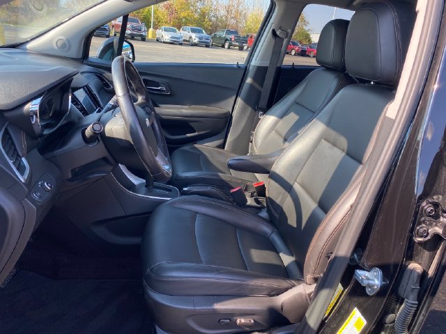 Used 2022 Chevrolet Trax LT w/ Premium Seat Package AWD/4WD image 15
