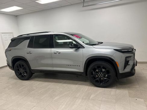 New 2026 Chevrolet Traverse RS w/ LPO, Floor Liner Package AWD/4WD image 10