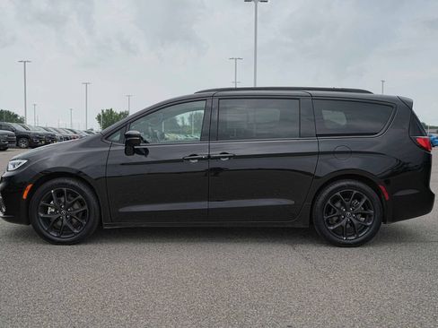 Used 2025 Chrysler Pacifica Limited FWD image 10
