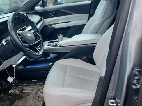 Used 2024 Cadillac Lyriq Luxury image 8