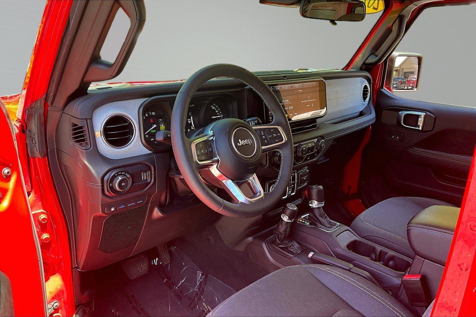 Certified 2025 Jeep Wrangler Unlimited Sahara AWD/4WD image 14