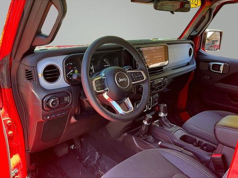 Certified 2025 Jeep Wrangler Unlimited Sahara AWD/4WD image 14