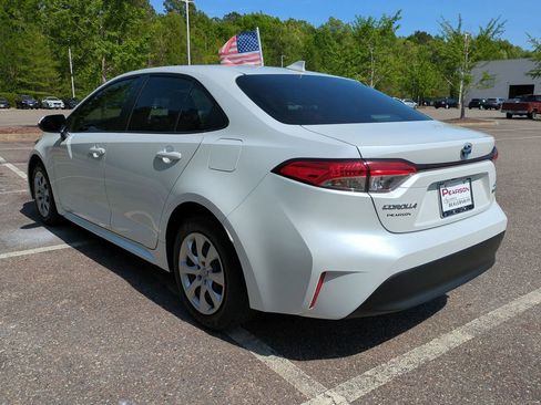Used 2024 Toyota Corolla LE FWD image 6