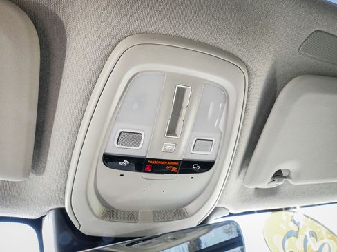 Used 2025 Volvo XC40 B5 Core image 27