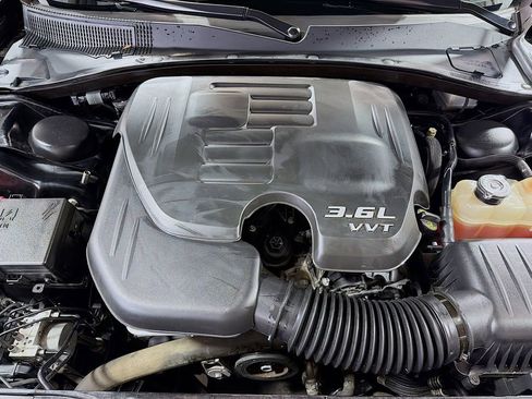 Used 2016 Chrysler 300 Limited AWD/4WD image 34