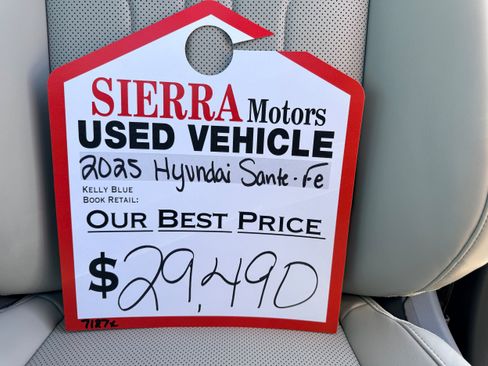 Used 2025 Hyundai Santa Fe SEL AWD/4WD image 9