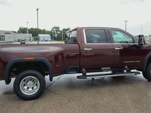 Used 2024 GMC Sierra 3500 SLT w/ SLT Premium Package image 9