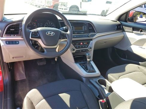Used 2017 Hyundai Elantra SE image 7