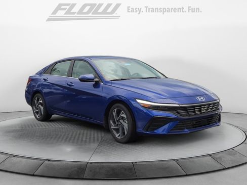Certified 2025 Hyundai Elantra Limited FWD image 1