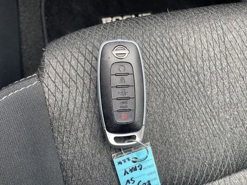 Used 2025 Nissan Rogue SV AWD/4WD image 23