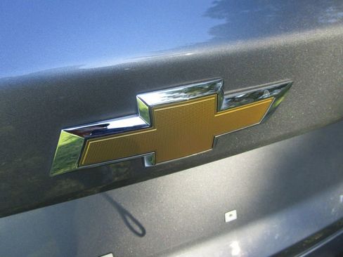 Used 2025 Chevrolet Trax LT w/ LT Convenience Package FWD image 11