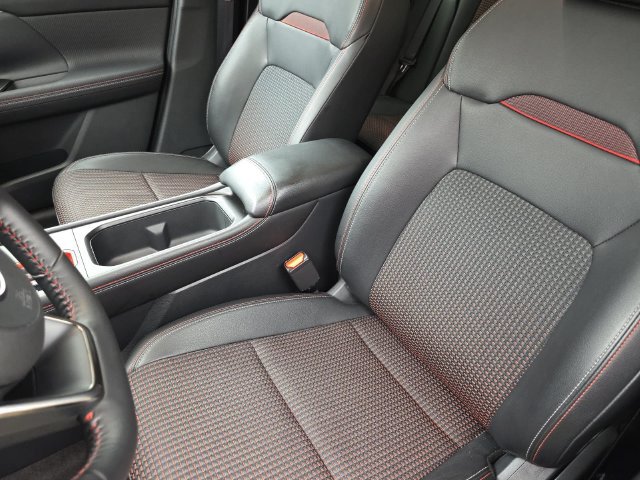 Used 2026 Nissan Kicks SR FWD image 15