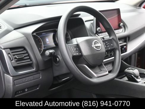 Used 2025 Nissan Rogue S AWD/4WD image 14