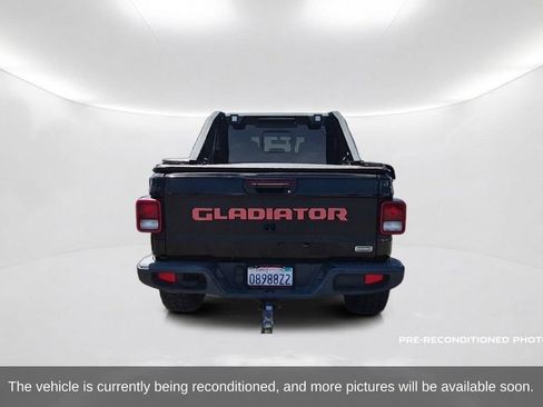 Used 2020 Jeep Gladiator Overland AWD/4WD image 7