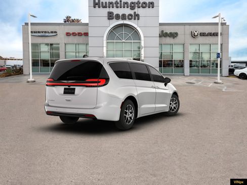 New 2026 Chrysler Pacifica Select image 7