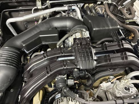 Used 2020 Subaru Outback Premium image 8