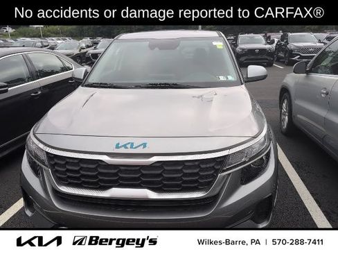 Certified 2023 Kia Seltos LX AWD/4WD image 2