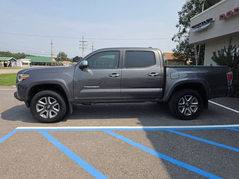 Used 2017 Toyota Tacoma Limited w/ Tow Package AWD/4WD image 7